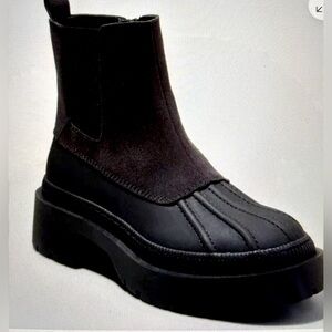 Universal Thread Ella Faux Suede Memory Foam Black Chelsea Duck Boots Women 9.5”